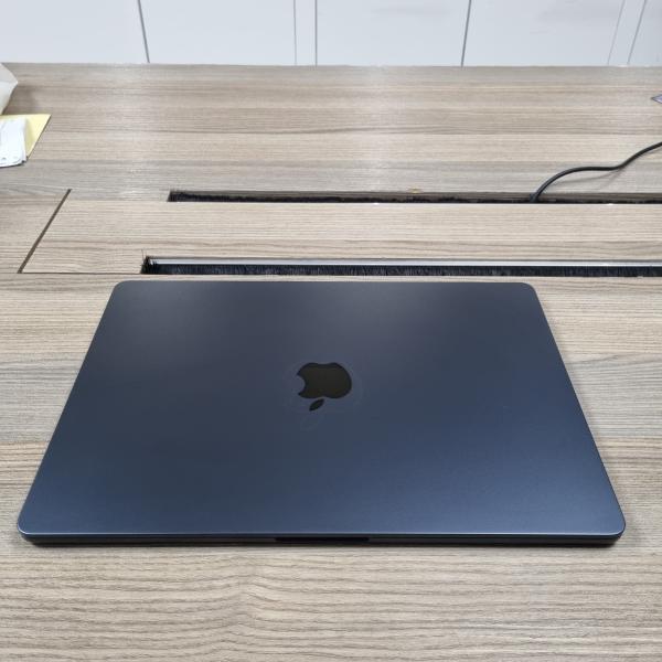 MacBook Air 15” M3 (2024) 24GB / 512GB