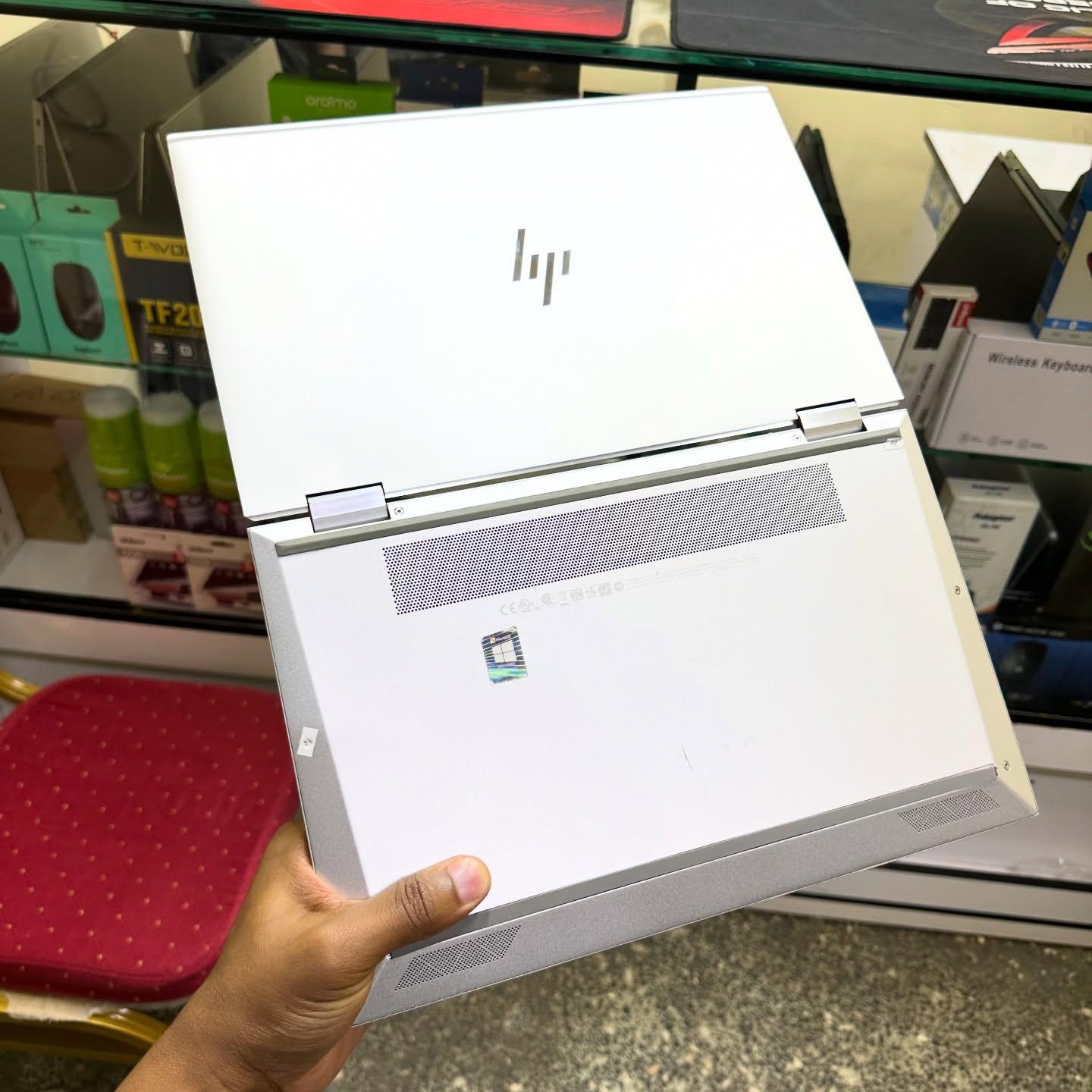 HP EliteBook 1040 G8