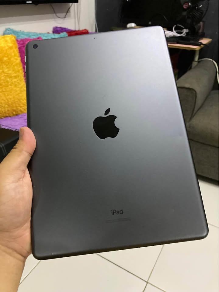 iPad (A2197) 2019 7th Gen 128GB Wi-Fi