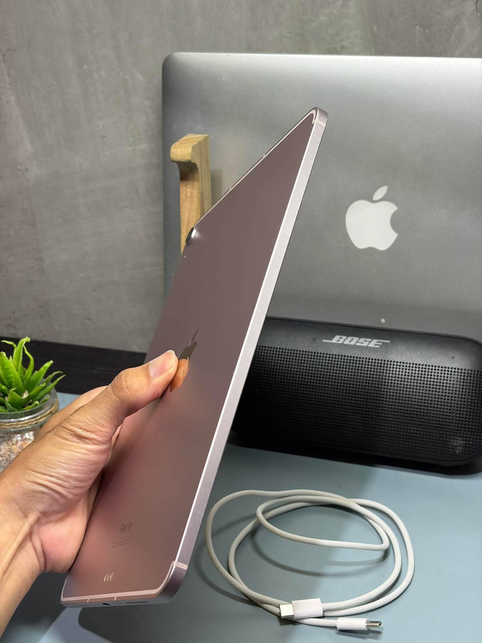 iPad Air (2022) 5th Gen M1 64GB Wi-Fi & Cellular