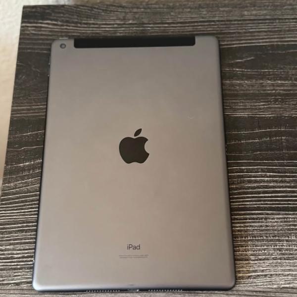 iPad (A2602) 2021 9th Gen 64GB Wi-Fi