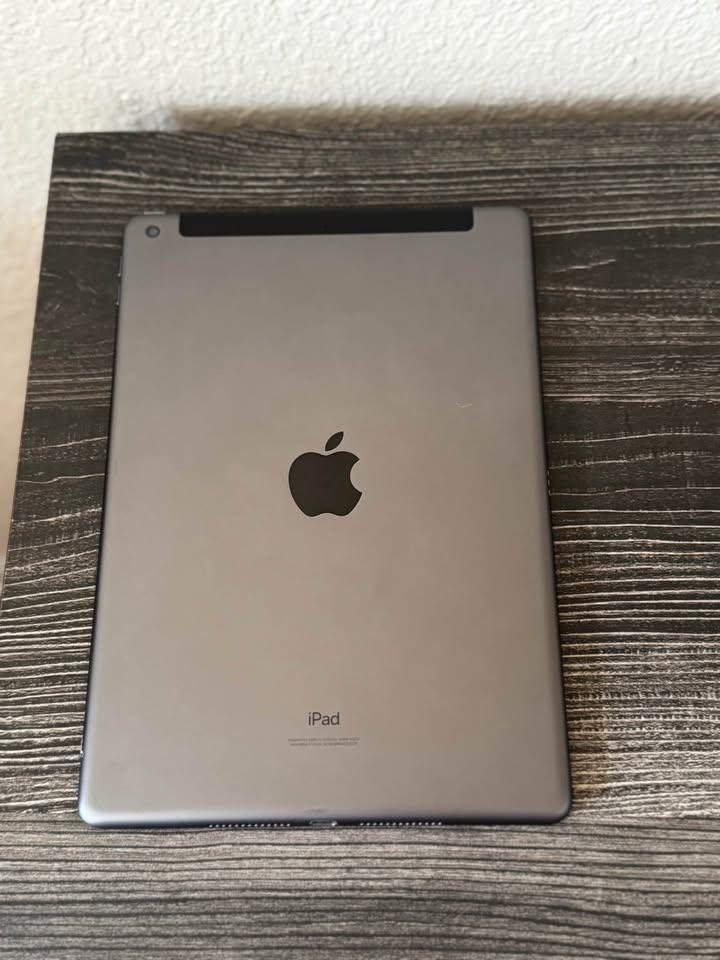 iPad (A2602) 2021 9th Gen 64GB Wi-Fi