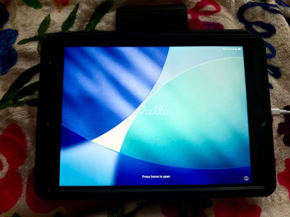 iPad (A2602) 2021 9th Gen 64GB Wi-Fi