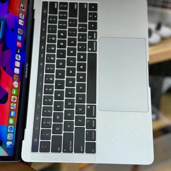 MacBook Pro 13 2018 Core i7 | 16GB RAM | 256GB SSD | Touch Bar – Kenya