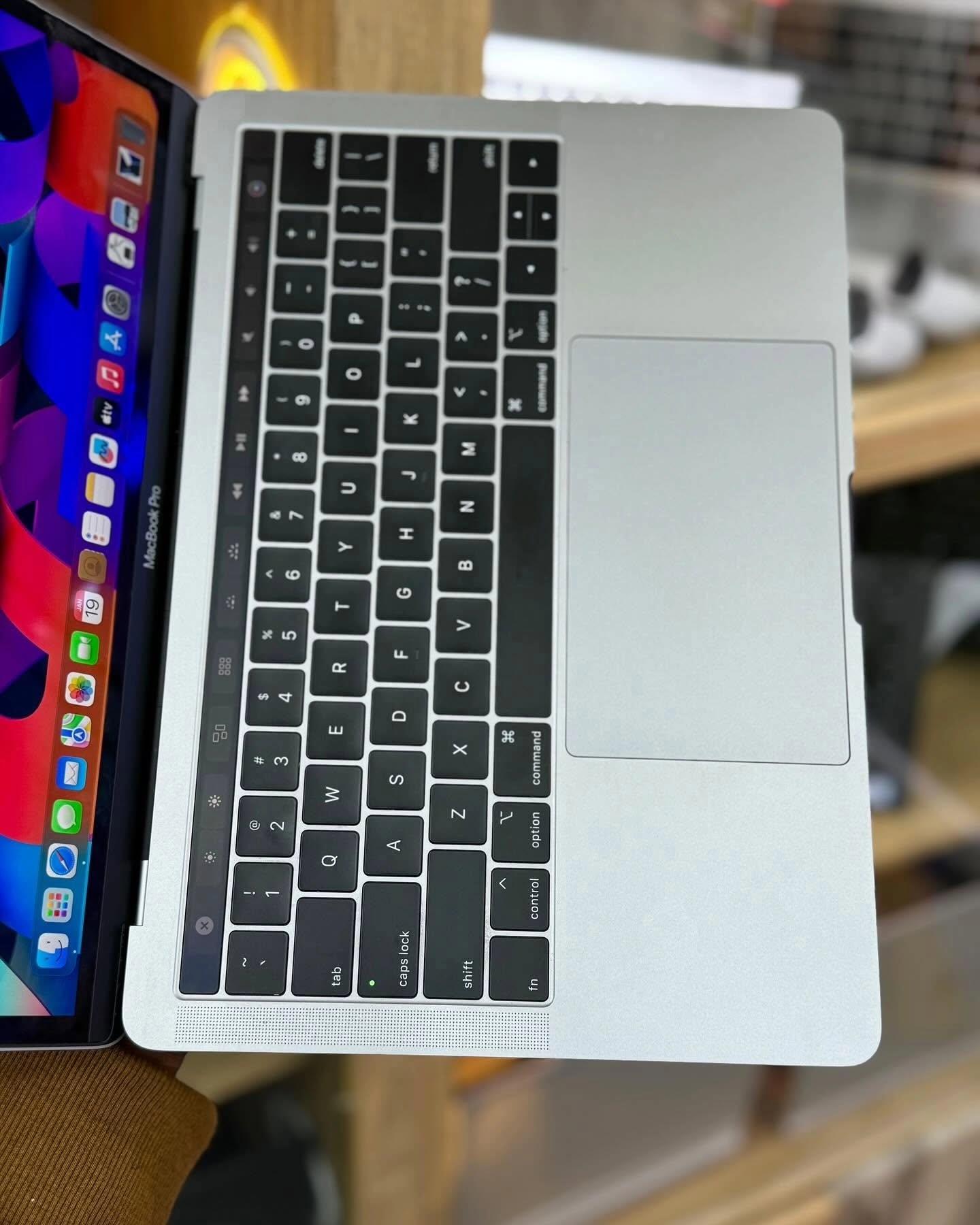 MacBook Pro 13 2018 Core i7 | 16GB RAM | 256GB SSD | Touch Bar – Kenya